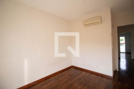 Casa de condomínio à venda com 340m², 4 quartos e 4 vagasSuíte 3