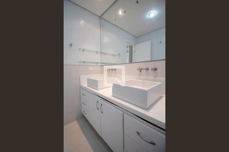 Casa de condomínio à venda com 340m², 4 quartos e 4 vagasBanheiro da Suíte 1