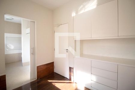 Casa de condomínio à venda com 340m², 4 quartos e 4 vagasCopa