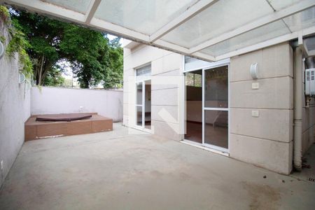 Casa de condomínio à venda com 340m², 4 quartos e 4 vagasQuintal