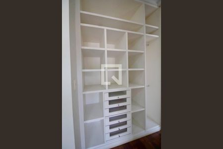 Casa de condomínio à venda com 340m², 4 quartos e 4 vagasCloset da suíte 1