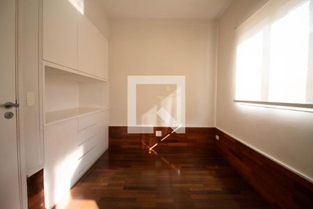 Casa de condomínio à venda com 340m², 4 quartos e 4 vagasCopa