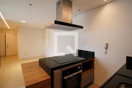 Cozinha de apartamento para alugar com 1 quarto, 44m² em Lourdes, Belo Horizonte