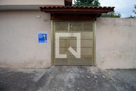 Fachada de casa para alugar com 2 quartos, 75m² em Jardim das Oliveiras, São Paulo