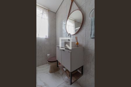 Casa à venda com 130m², 4 quartos e 1 vaga Casa à venda com 130m², 4 quartos e 1 vagaBanheiro