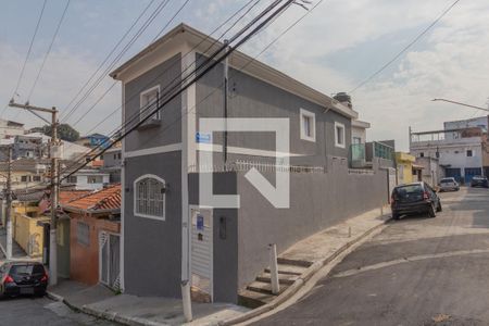 Casa à venda com 130m², 4 quartos e 1 vaga Casa à venda com 130m², 4 quartos e 1 vagaFachada