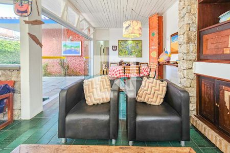 Sala de casa para alugar com 6 quartos, 300m² em Jardim Virginia, Guarujá