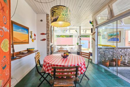 Sala de casa para alugar com 6 quartos, 300m² em Jardim Virginia, Guarujá