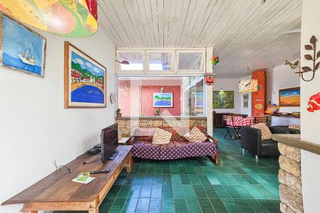 Sala de casa para alugar com 6 quartos, 300m² em Jardim Virginia, Guarujá