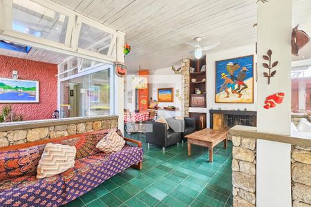 Sala de casa para alugar com 6 quartos, 300m² em Jardim Virginia, Guarujá