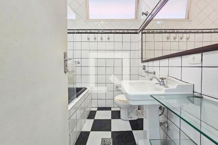 Casa para alugar com 300m², 6 quartos e 2 vagas Casa para alugar com 300m², 6 quartos e 2 vagasBanheiro 2