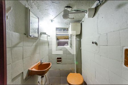 Banheiro de casa para alugar com 1 quarto, 18m² em Moinho Velho, São Paulo
