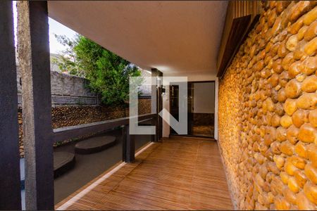 Casa para alugar com 500m², 3 quartos e 6 vagasÁrea