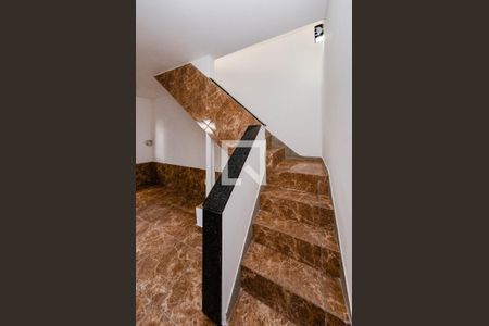 Escada de casa para alugar com 3 quartos, 450m² em Jardim Montanhês, Belo Horizonte