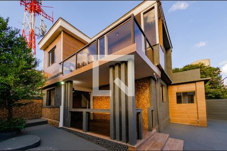 Casa para alugar com 500m², 3 quartos e 6 vagasFachada