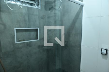 Banheiro  de kitnet/studio para alugar com 1 quarto, 50m² em Boqueirão, Praia Grande