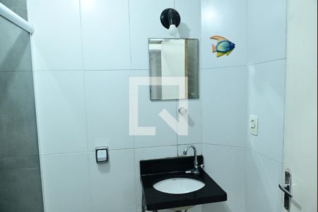 Banheiro  de kitnet/studio para alugar com 1 quarto, 50m² em Boqueirão, Praia Grande