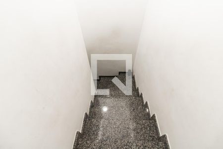 Casa à venda com 75m², 2 quartos e 1 vagaEscada