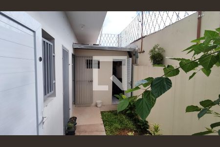 Casa à venda com 214m², 2 quartos e 2 vagasJardim - Corredor Lateral - Quartinho