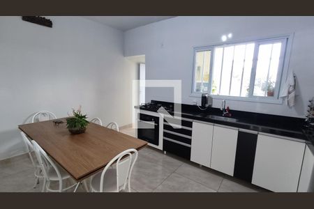 Casa à venda com 214m², 2 quartos e 2 vagasCozinha