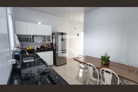 Casa à venda com 214m², 2 quartos e 2 vagasCozinha