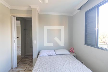 Quarto 3 de apartamento para alugar com 3 quartos, 63m² em Novo Mundo, Curitiba