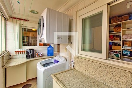 Apartamento à venda com 156m², 3 quartos e 2 vagas Apartamento à venda com 156m², 3 quartos e 2 vagasÁrea de Serviço