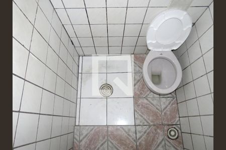 Banheiro de casa para alugar com 1 quarto, 30m² em Jardim Marisa, São Paulo