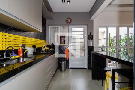 Casa à venda com 190m², 4 quartos e 2 vagas Casa à venda com 190m², 4 quartos e 2 vagasCozinha