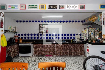 Casa à venda com 190m², 4 quartos e 2 vagas Casa à venda com 190m², 4 quartos e 2 vagasEspaço Gourmet