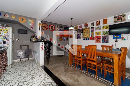 Casa à venda com 190m², 4 quartos e 2 vagas Casa à venda com 190m², 4 quartos e 2 vagasEspaço Gourmet