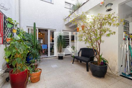 Casa à venda com 190m², 4 quartos e 2 vagas Casa à venda com 190m², 4 quartos e 2 vagasQuintal