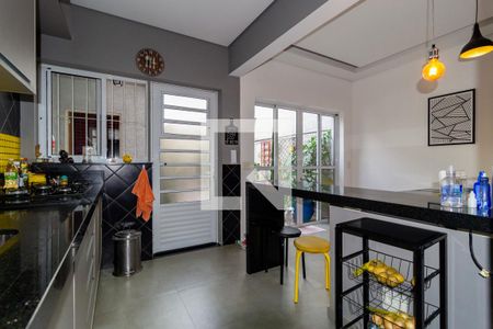 Casa à venda com 190m², 4 quartos e 2 vagas Casa à venda com 190m², 4 quartos e 2 vagasCozinha