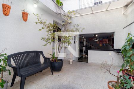 Casa à venda com 190m², 4 quartos e 2 vagas Casa à venda com 190m², 4 quartos e 2 vagasQuintal