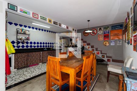 Casa à venda com 190m², 4 quartos e 2 vagas Casa à venda com 190m², 4 quartos e 2 vagasEspaço Gourmet