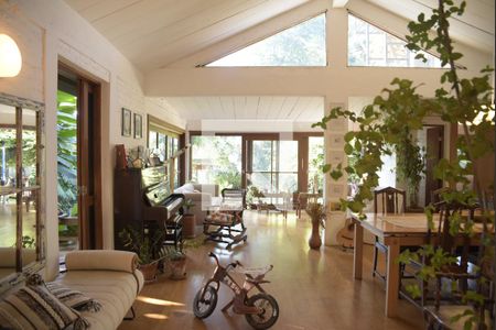 Sala de casa de condomínio para alugar com 3 quartos, 320m² em Jardim Colibri, Cotia