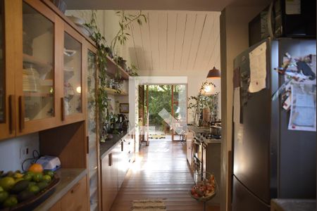 Casa de condomínio para alugar com 320m², 3 quartos e 2 vagasCozinha