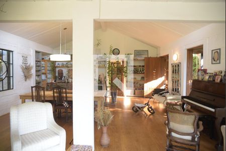 Sala de casa de condomínio para alugar com 3 quartos, 320m² em Jardim Colibri, Cotia