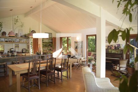 Sala de casa de condomínio para alugar com 3 quartos, 320m² em Jardim Colibri, Cotia