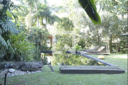 Casa de condomínio para alugar com 320m², 3 quartos e 2 vagasQuintal