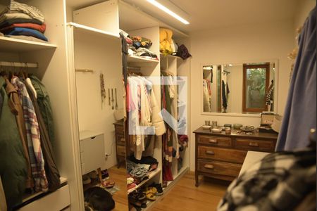 Casa de condomínio para alugar com 320m², 3 quartos e 2 vagasCloset