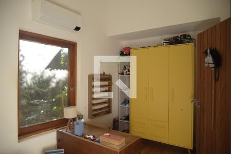 Casa de condomínio para alugar com 320m², 3 quartos e 2 vagasQuarto