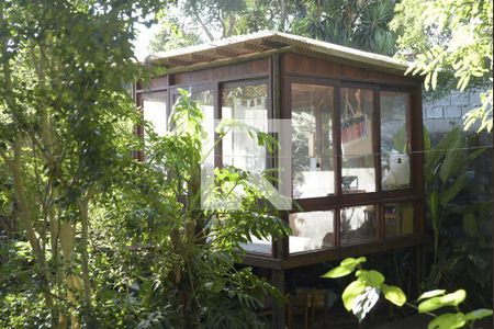 Casa de condomínio para alugar com 320m², 3 quartos e 2 vagasQuintal