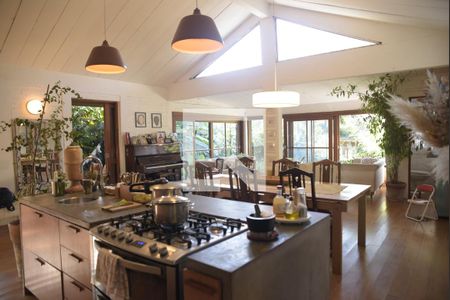 Sala de casa de condomínio para alugar com 3 quartos, 320m² em Jardim Colibri, Cotia