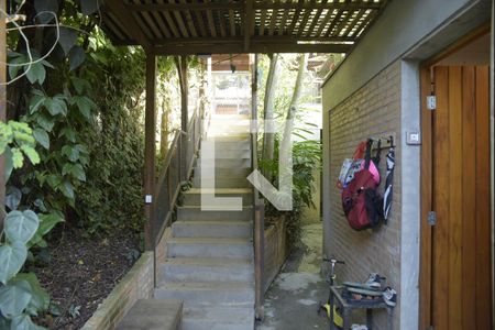 Casa de condomínio para alugar com 320m², 3 quartos e 2 vagasQuintal