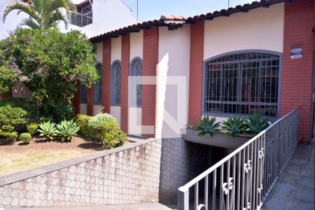 Fachada  de casa para alugar com 3 quartos, 200m² em Vila Camilópolis, Santo André
