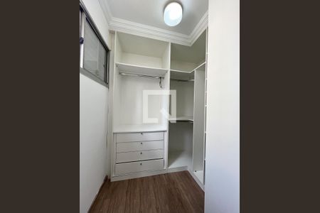 Apartamento à venda com 87m², 3 quartos e 1 vaga Apartamento à venda com 87m², 3 quartos e 1 vagaCloset da suíte