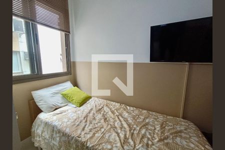 Apartamento à venda com 220m², 3 quartos e 3 vagas Apartamento à venda com 220m², 3 quartos e 3 vagasQuarto serviço