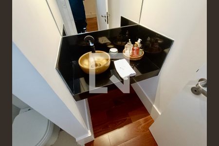 Apartamento à venda com 220m², 3 quartos e 3 vagas Apartamento à venda com 220m², 3 quartos e 3 vagasLavabo