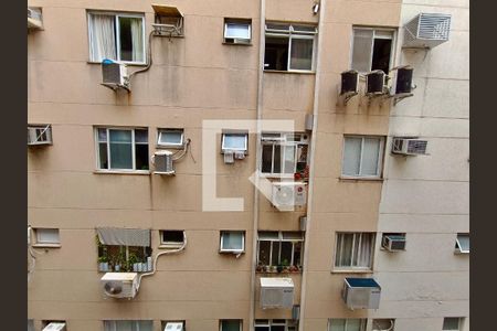 Apartamento à venda com 220m², 3 quartos e 3 vagas Apartamento à venda com 220m², 3 quartos e 3 vagasÁrea de serviço vista